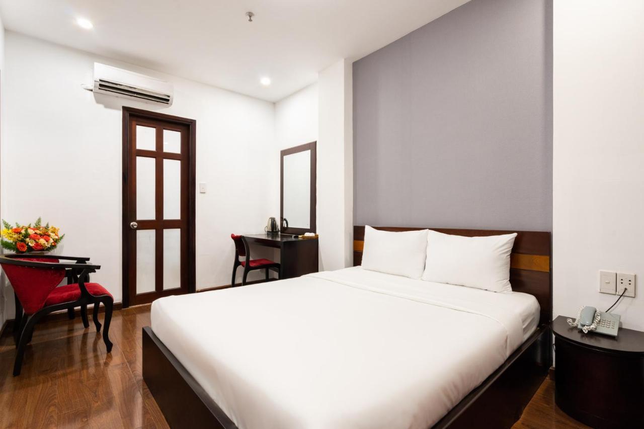 A&A Toronto Hotel होटल 2*