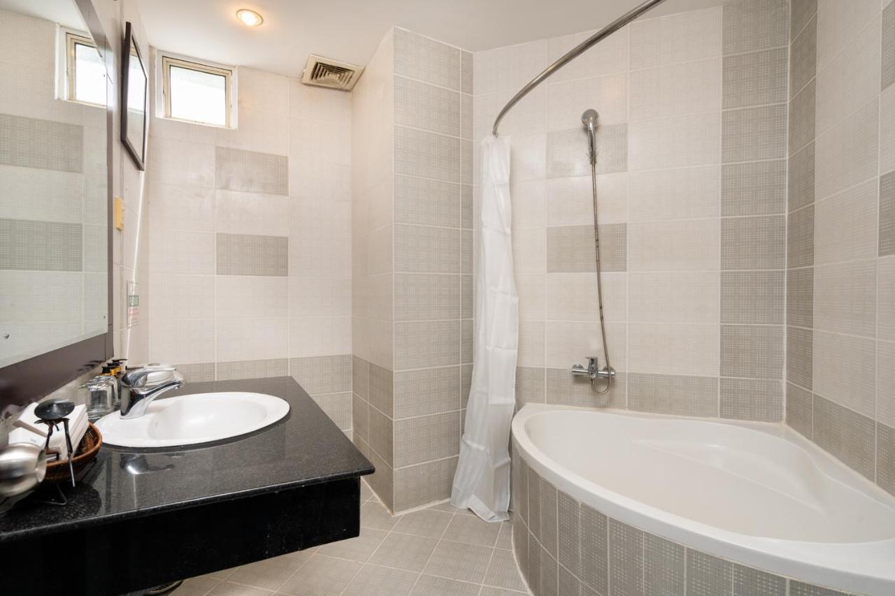 A&A Toronto Hotel होटल 2*